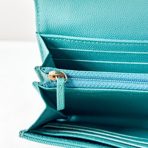 CHANEL Teal Quilted Leather Bag - Picture 15 of 16